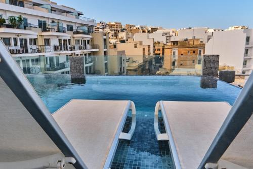 Gzira Apartment | Lovely Penthouse with massive pool