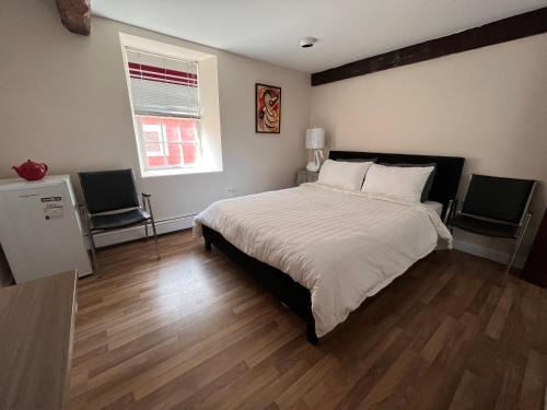 Queens Square House | Lovely single room 5 minutes walk from ocean