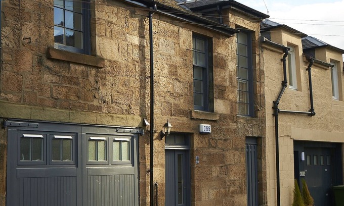 Kelvinbridge Cottage | Lovely spacious 2 bedroom, 2 bathroom Mews Cottage, Glasgow