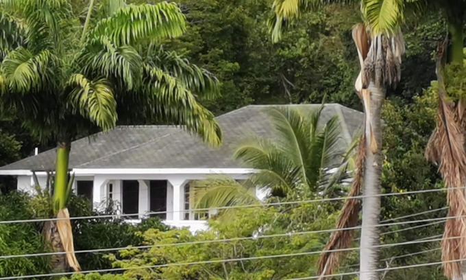 St. Peter's House | Lucy's Sunshine Villa Palm Loop, Spacious 3 Bed 2 Bathroom,