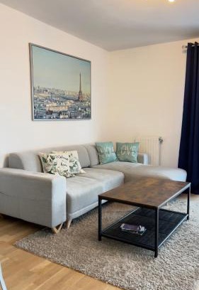 Malakoff Apartment | Lumière Parisienne Appart Moderne Lumineux et Spacieux de 66m2 Metro L13 Parking Terrasse et Ascenseur