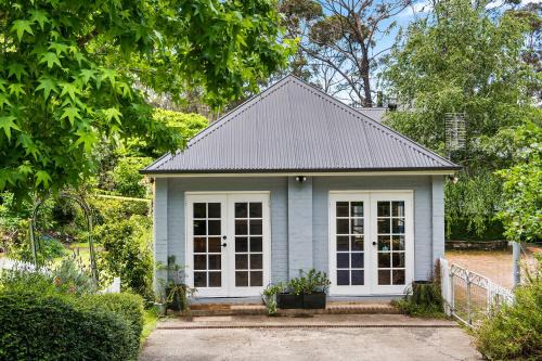 Colo Vale Apartment | Lush and Charming Country Escape, Stunning Gardens