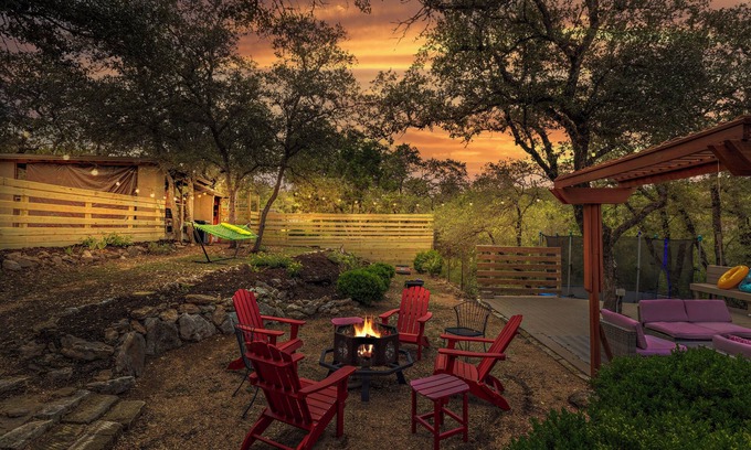 Spicewood Cabin | Lux, Hot tub, Nature, Modern, 35 min to ATX - Game room and Pool Access