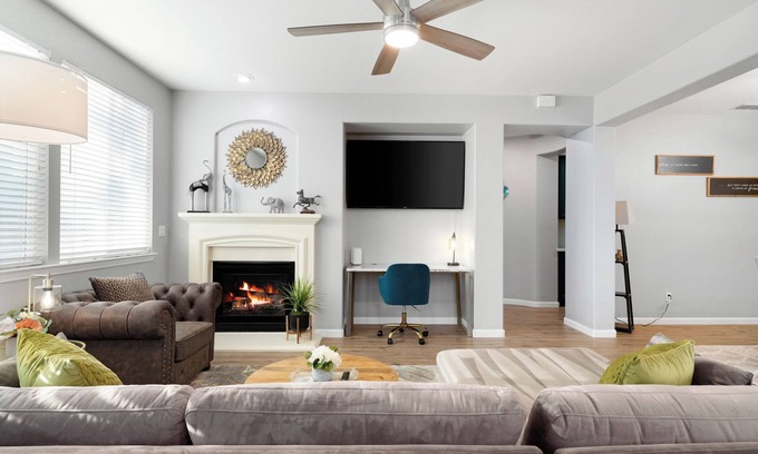 Linda House | Lux Stay w/Sauna, BBQ, Firepit, Outdoor Dining, Air Hockey Close to Hard Rock !
