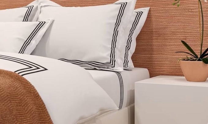 Kissimmee Hotel | Luxe Pool-View Room Perfect for Memorable Orlando Stays