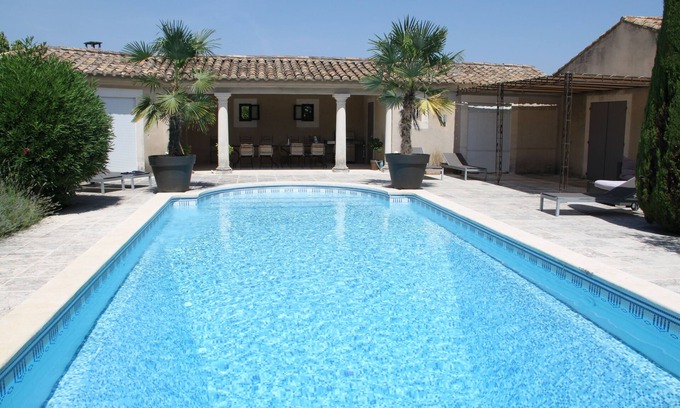 Eygalieres Villa | Luxurious, air-conditioned villa, ten minutes stroll to vibrant Eygalieres