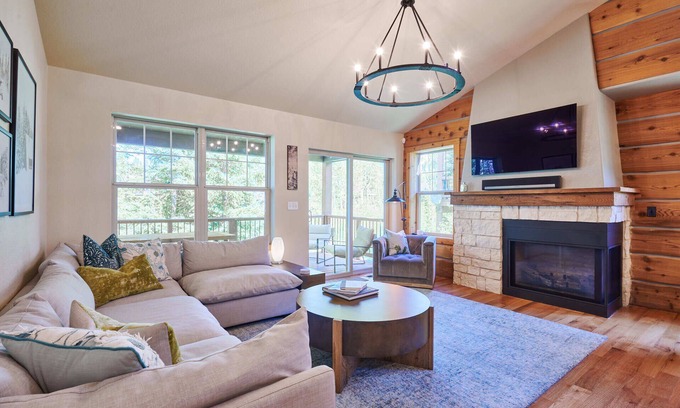 Rendezvous House | Luxurious and Pristine Winter Park Cabin w Deck Views & Private Hot Tub