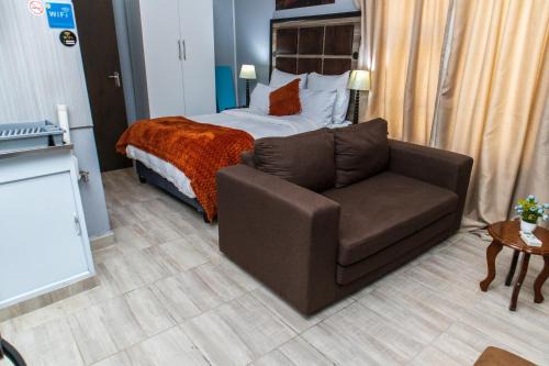 Rustenburg House | Luxurious Family Canyon!