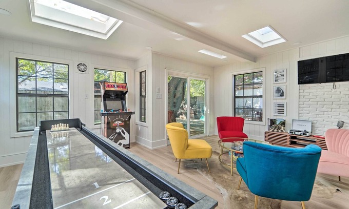 Lubbock House | Luxurious Lubbock Home: Fire Pit, Outdoor TV!