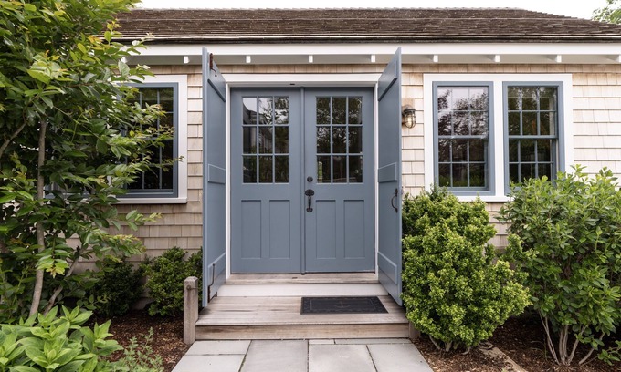 Nantucket Town House | LUXURIOUS New Cottage! 5-min. walk to Main St. And Harbor Beaches