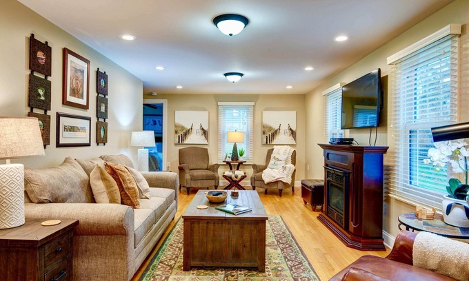 Skaneateles House | Luxurious, Three Bedroom, Pet Friendly Home. Walk to Village!