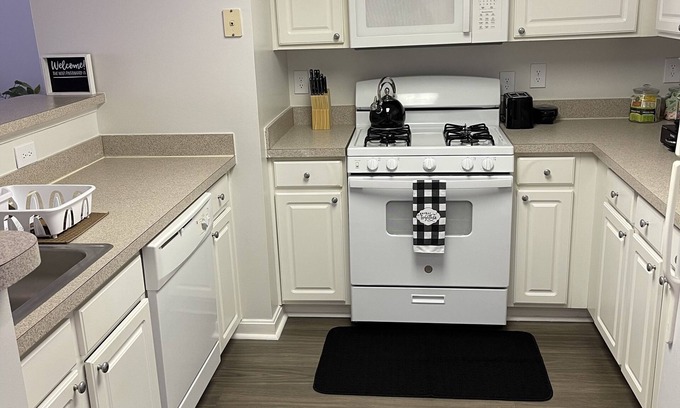 Ballston Apartment | Luxury 1 bedroom apartment with pool