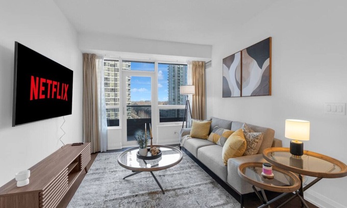 Willowdale Hotel | Luxury 2BR - Pool/Gym/Sauna - 1 min to Subway