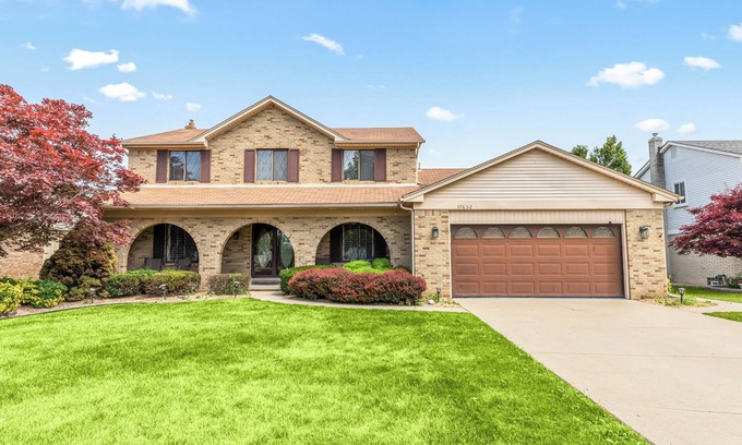 Livonia House | Luxury 4-BR Retreat: Spacious & Elegance!
