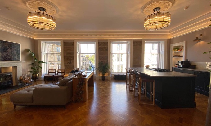 Glasgow Westend Apartment | Luxury 5 bedroom stay in the heart of the West End
