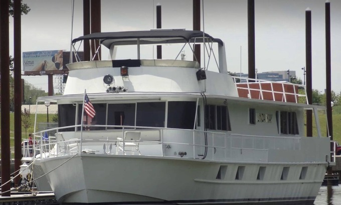 Butchertown Boat Rental | Luxury 5 stateroom 2 bath River Yacht w/hot tub -5 min from downtown Louisville!