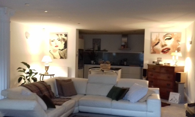 Kelvinbridge Apartment | Luxury Apartment in Glasgow's Most Prestigious Address
