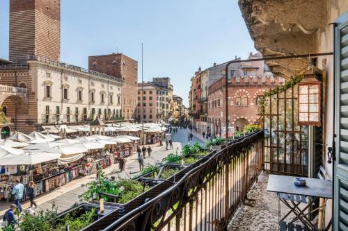 Citta Antica Apartment | Luxury Apartment on Piazza Erbe