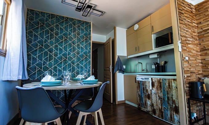 La Croix des Gardes Apartment | Luxury apartment, swimming pool, multisport, beach