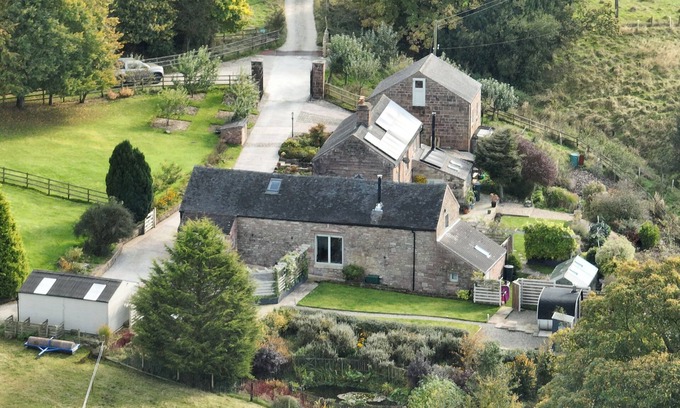 Longnor House | Luxury barn in Peak District National Park - peaceful with great views