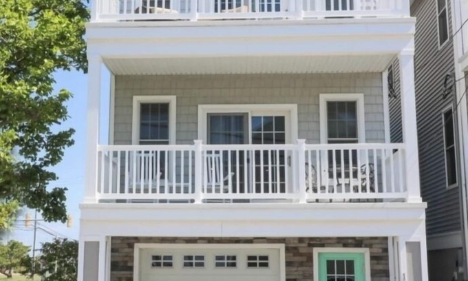Seaside Heights House | Luxury Beach House Walking Distance to Ocean-4 Bedrooms & Den