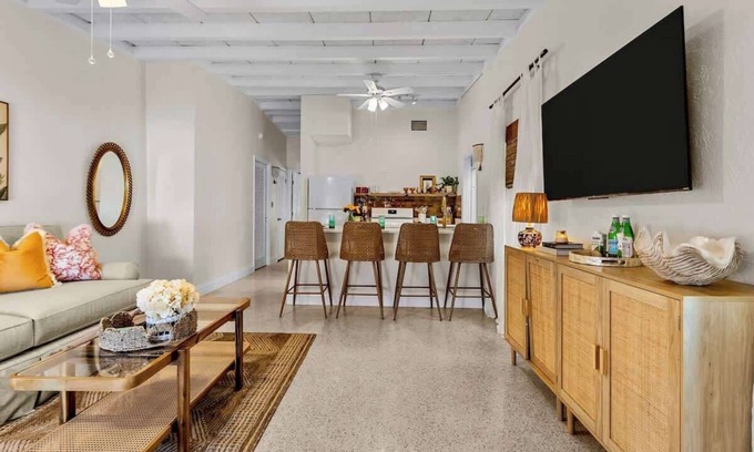 Indian Rocks Beach Cottage | Luxury Beach Bungalow | Walk to Dining & Sunset