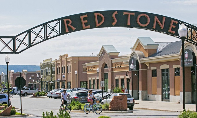 Kimball Junction Condo | Luxury condo, Walk to Restaurants, King & Q. beds, 2 bikes, private gar. & grill