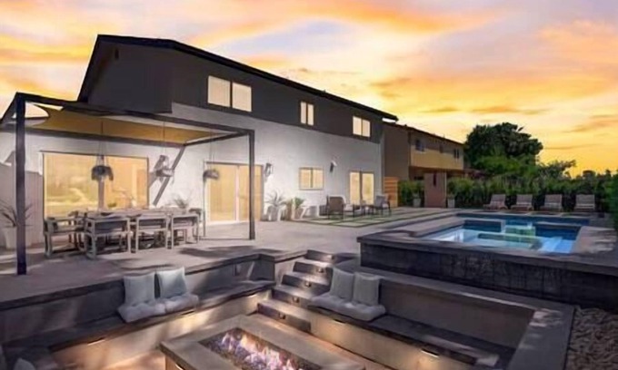 Lincoln Acres House | Luxury Home! Heated Pool+Spa+Firepit