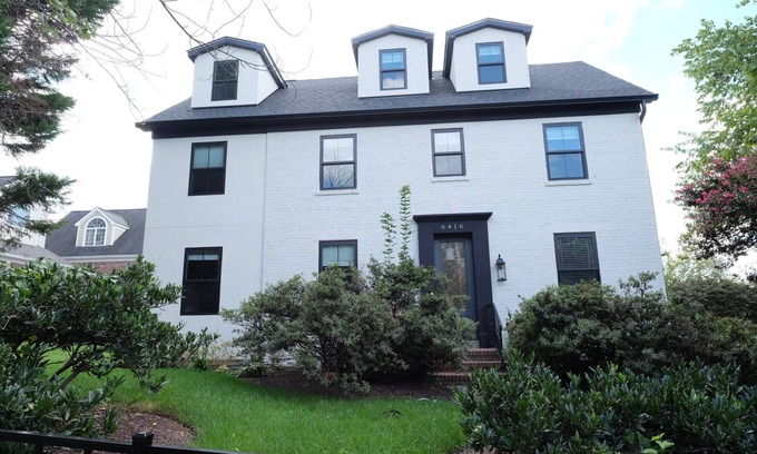 East Falls Church Villa | Luxury home with 9 Bedrooms, 8.5 Baths – 2 minutes walking to metro station.