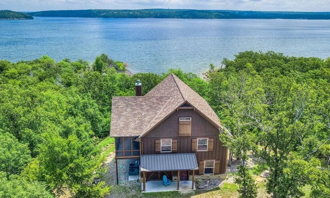 Hoyt House | Luxury Lakefront Home w/Stunning Views, Steps to Lake and Private Cove