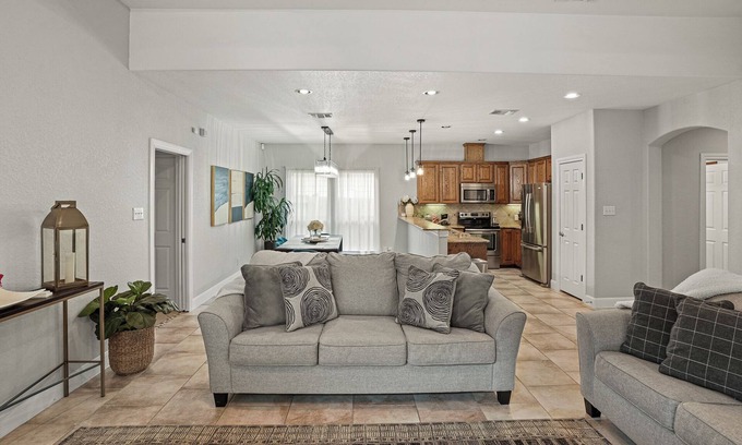 Wetmore House | Luxury Living, La Cantera, Six Flags, & Hiking!