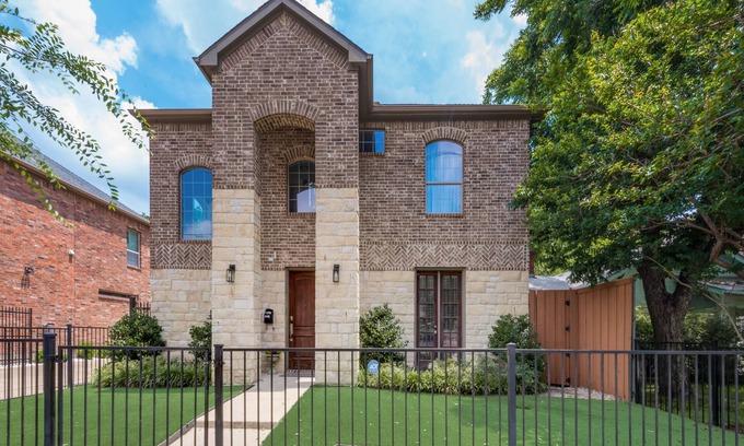 Knox - Henderson House | Luxury Living - Uptown Dallas - Sleeps 8!
