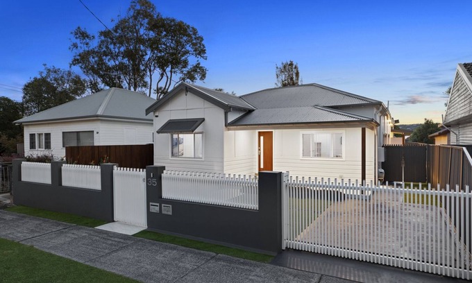 Ettalong Beach House | Luxury lovely house 2 minutes to the beach