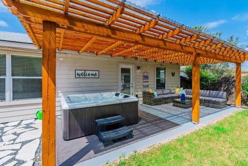 Wetmore House | Luxury Oasis Hot-tub, Games & Bbq By Fiesta Tx