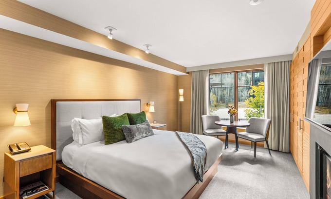Snowmass Village Hotel | Luxury Resort Ski In Ski Out Studio