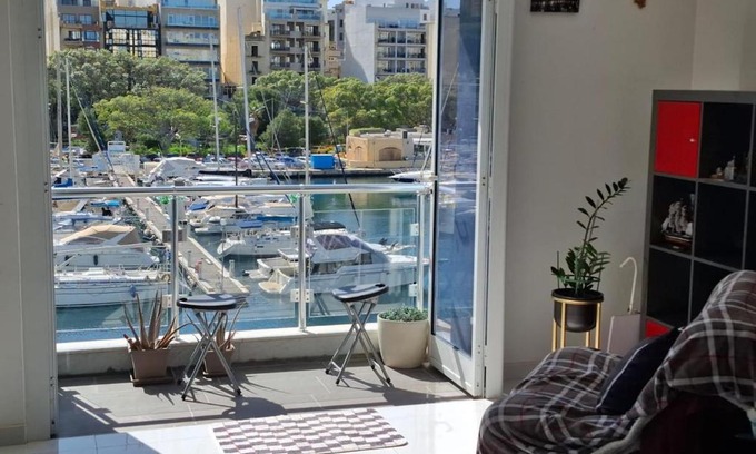 Msida Apartment | Luxury Seafront Apartment 3BR Ta Xbiex