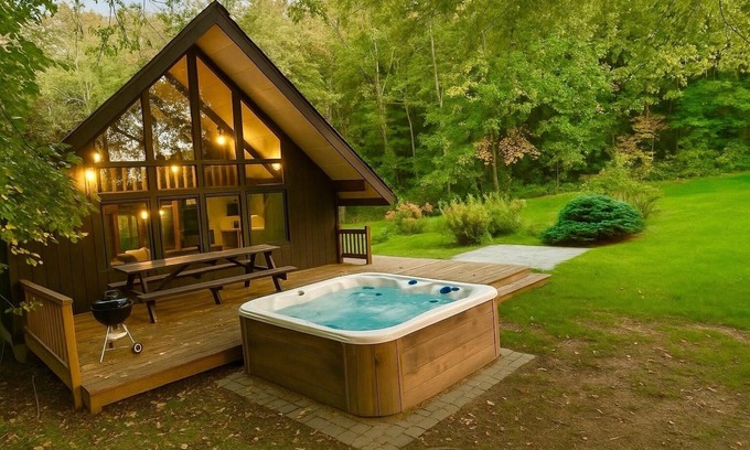 Mcafee Ski Chalet | Luxury Ski In-Out ● Mountain Creek ● Hot Tub ● Golf