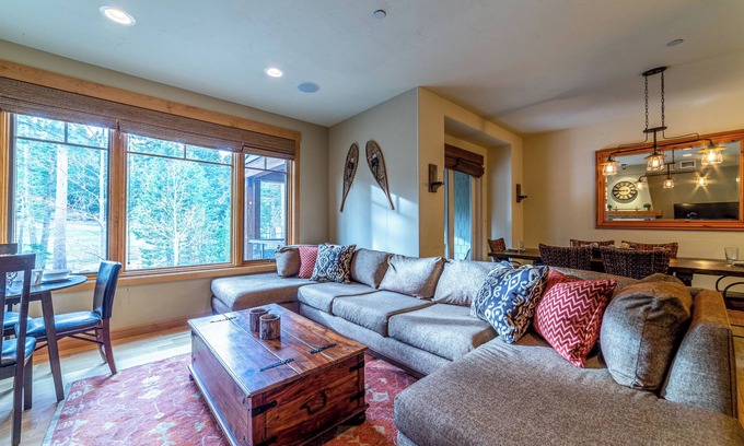 Woodwinds House | Luxury Townhome w/Jacuzzi & Private Patio 413