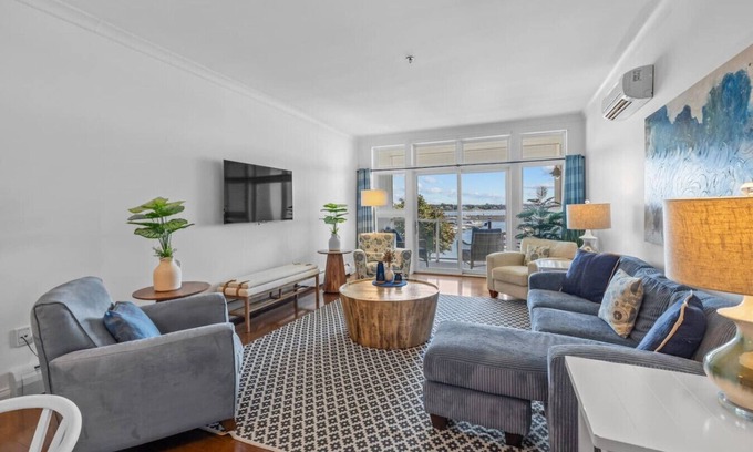 Queens Square Condo | Luxury Waterfront 3 Bdrm Condo Downtown Ch'town