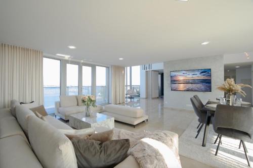 Senec Apartment | Luxusný Penthouse nad jazerami 230 m2, 2x garáž, WIFI