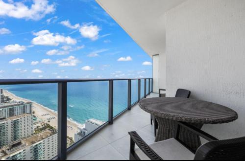 Hollywood South Central Beach Apartment | Lyfe Oceanview Resort Luxury 2 Bedroom Unit