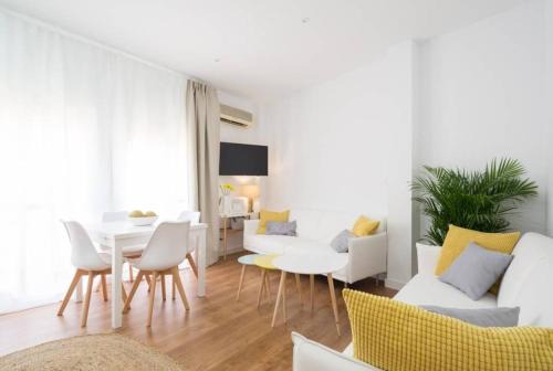 Lagunillas Apartment | LyriosHomes Málaga Cervantes