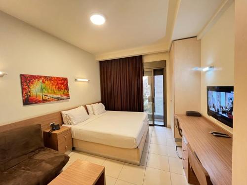 Jounieh Apartment | Mabelle s Room with Gym and Bar