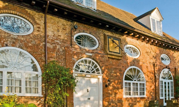 Stratford-upon-Avon Hotel | Macdonald Alveston Manor Hotel & Spa