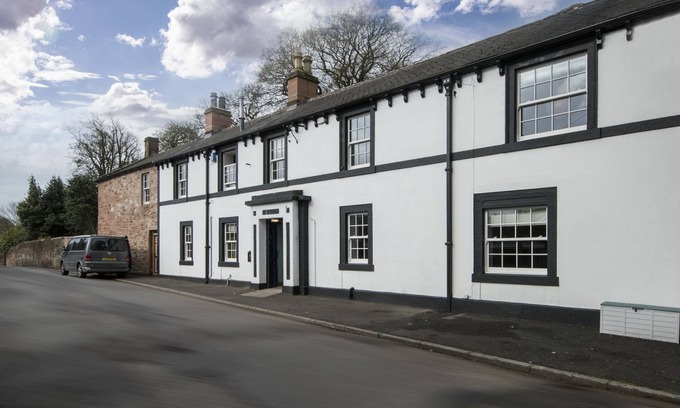 Annan House | Magnificent stone built house for 10-17 on the stunning Annandale way
