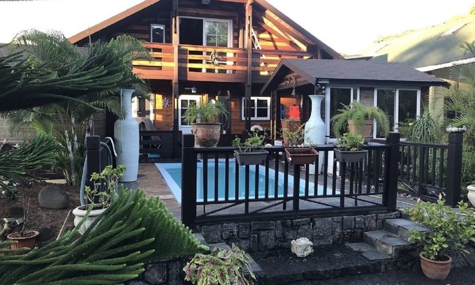 Albion Ski Chalet | Magnificent Villa "Chalet" comfortable 100 m from the beach and the center. Swimming pool