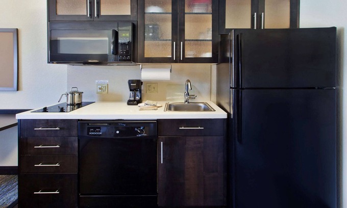 Greenwich Hotel | MainStay Suites Wichita Northeast