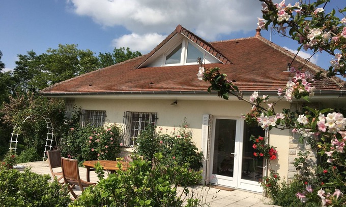 Marnay House | Maison de Campagne Avec Piscine Privée Entourée D'un Joli Jardin Sans vis à vis
