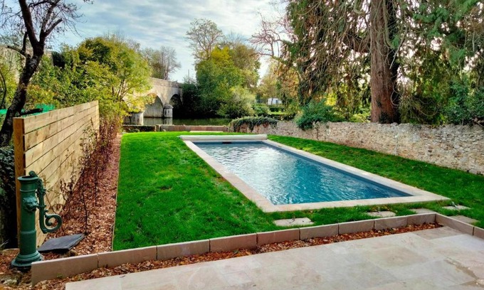 Bazouges-sur-le-Loir House | Maison familiale près du Zoo de la Flèche avec piscine chauffée, jardin et cheminée - FR-1-410-377