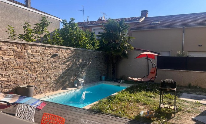 Buers Villa | Maison moderne et spacieuse avec piscine